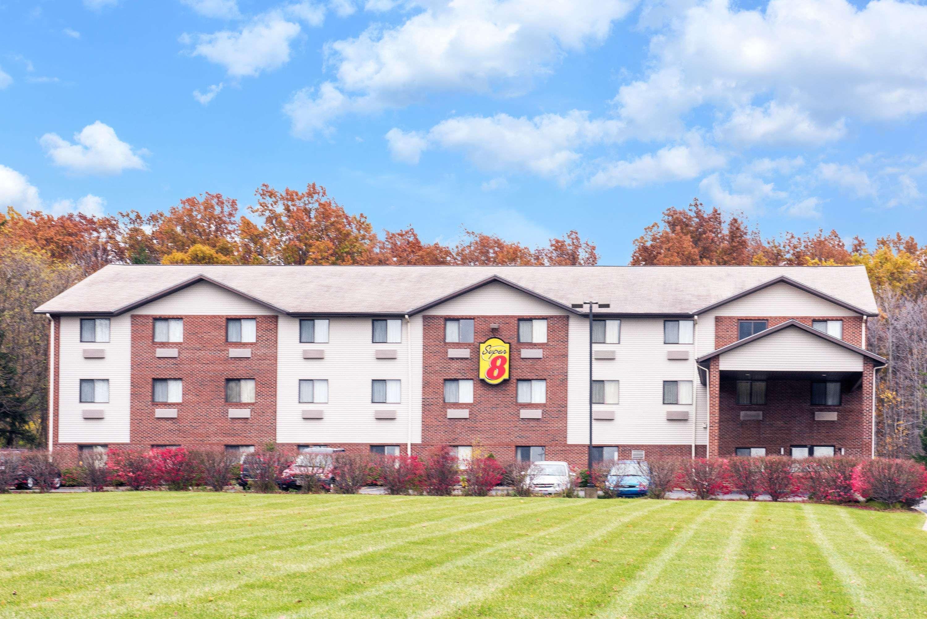 Super 8 By Wyndham Richfield Cleveland Exterior foto