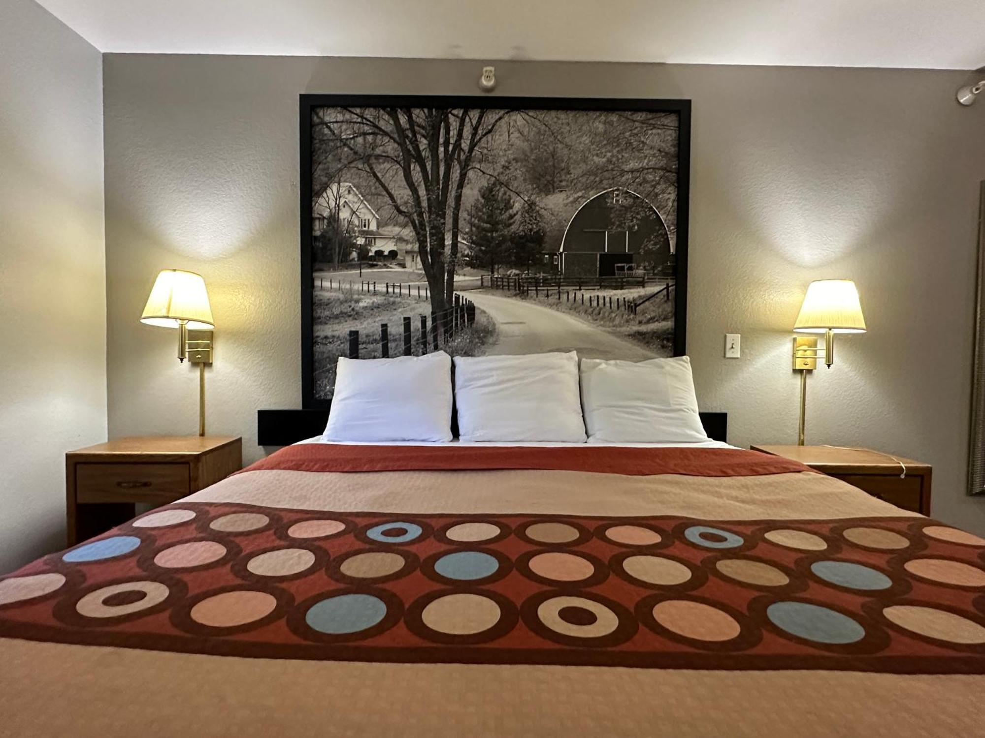 Super 8 By Wyndham Richfield Cleveland Exterior foto