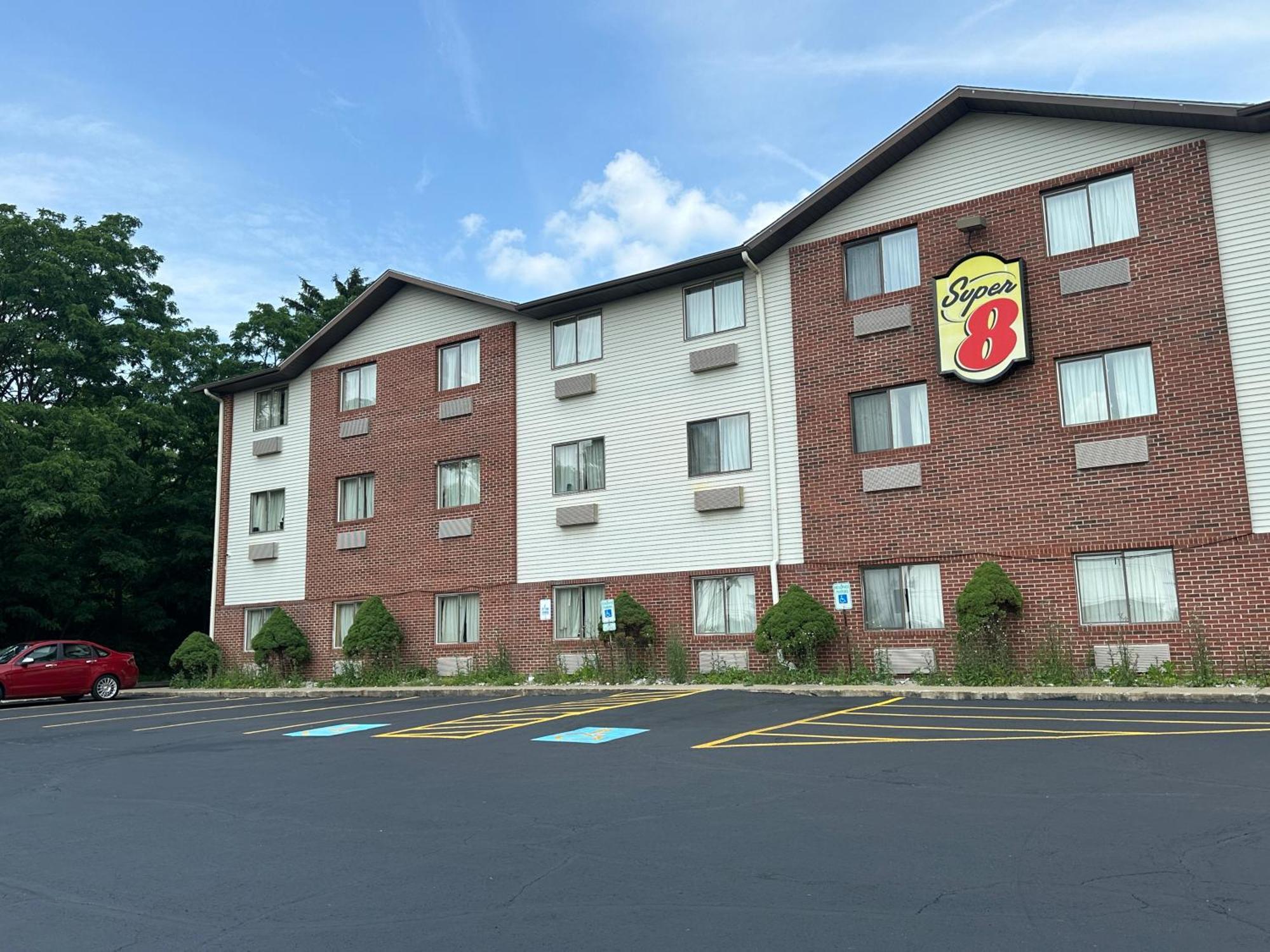 Super 8 By Wyndham Richfield Cleveland Exterior foto